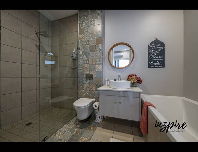 4 BEDROOM HOUSE FOR SALE IN VILLAGE ON SEA